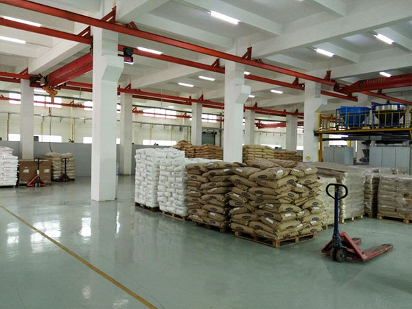 雄聚倉(cāng)庫一角